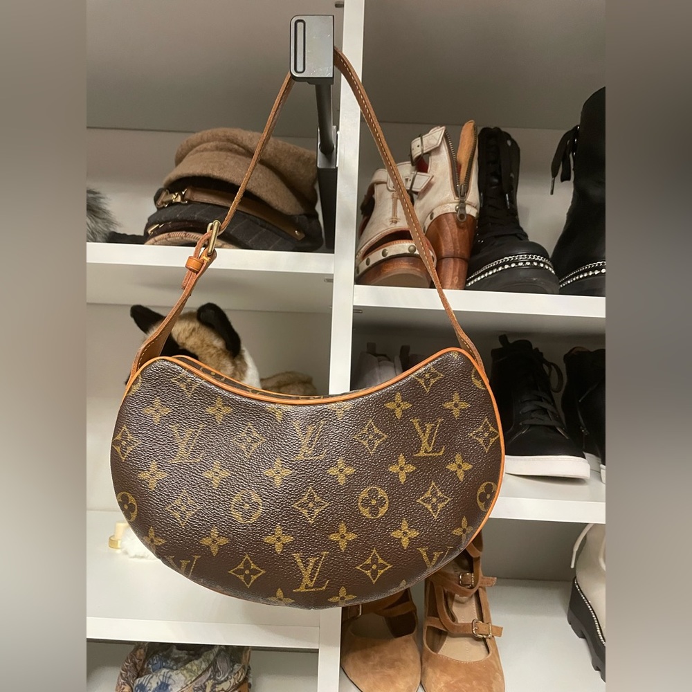 Vintage Authentic Louis Vuitton Pochette Croissant PM
